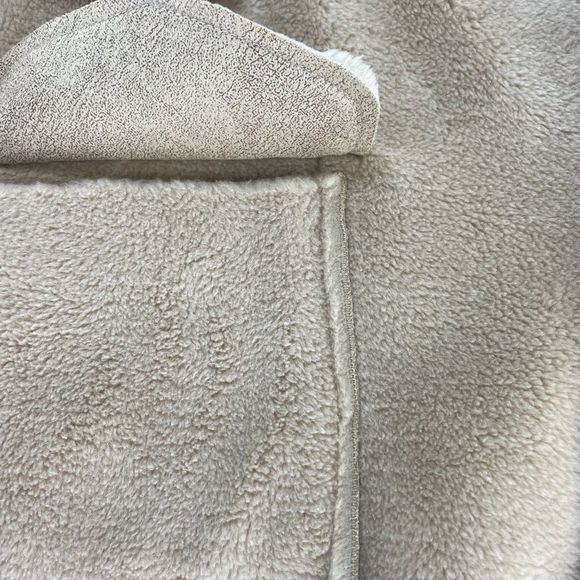 American Eagle Faux Fur Shacket - NWT- Size XS - Picture 5 of 9